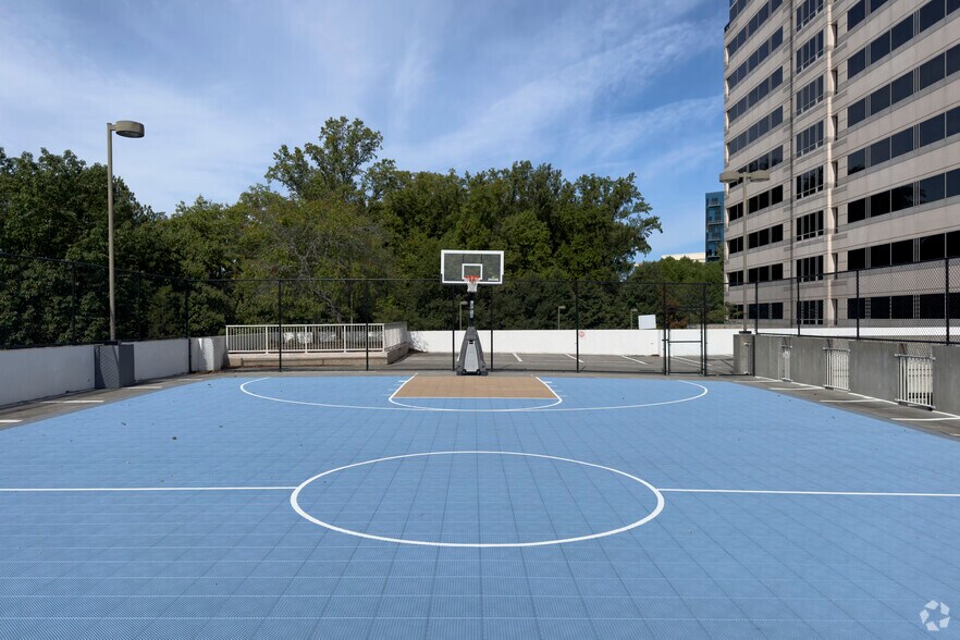 More Photos Of 11700 Plaza America Dr, Reston Unknown For Lease