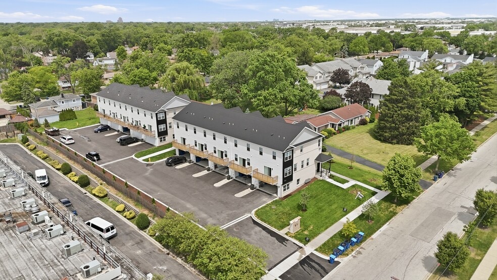 More Photos Of 214 N Walnut St, Bensenville Apartments For Sale