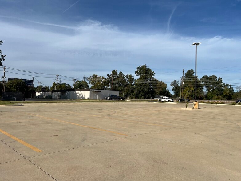 More Photos Of 2766 Barksdale Blvd, Bossier City Freestanding For Sale