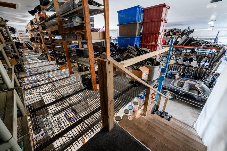 More Photos Of 209 N Industrial Loop, LaBelle Warehouse For Sale
