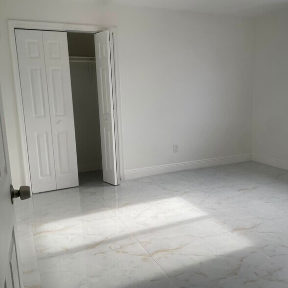 More Photos Of 5923 Pierce St, Hollywood Multifamily For Sale