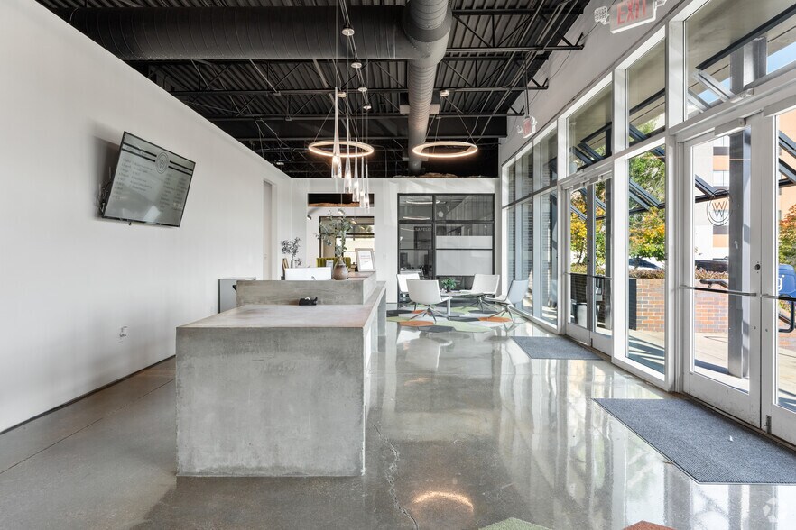 More Photos Of 324 Commons Dr, Birmingham Coworking Space