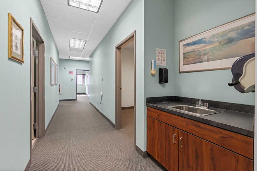 More Photos Of 2640 Pitcairn Rd, Monroeville Medical For Sale