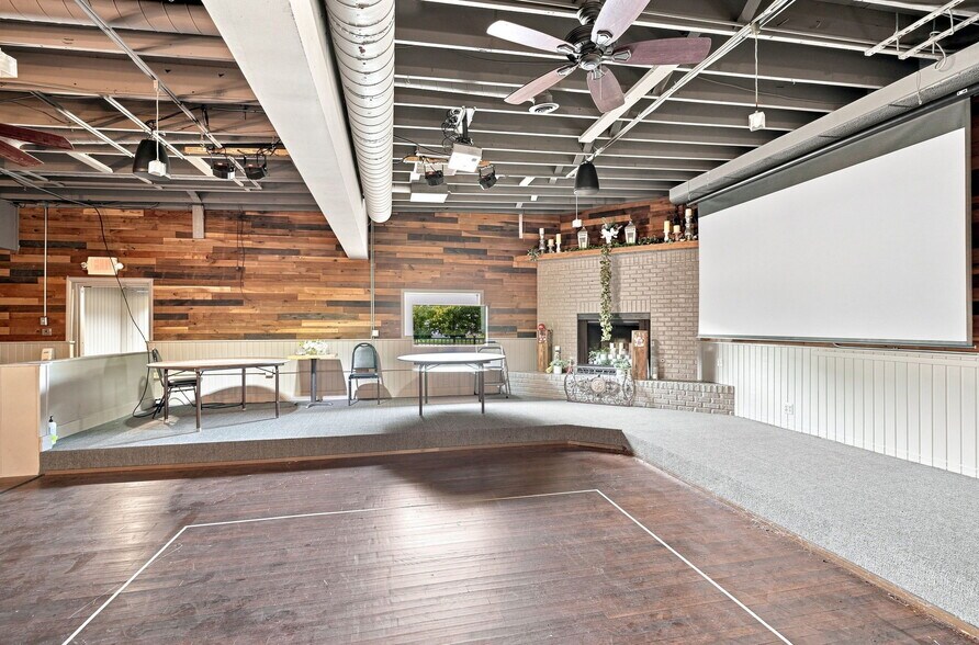 More Photos Of 1090 Rochester Rd, Troy Restaurant For Sale