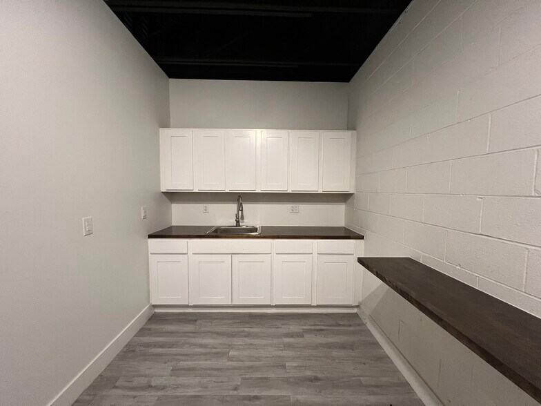 More Photos Of 1217 N Classen Blvd, Oklahoma City Storefront Retail Office For Lease