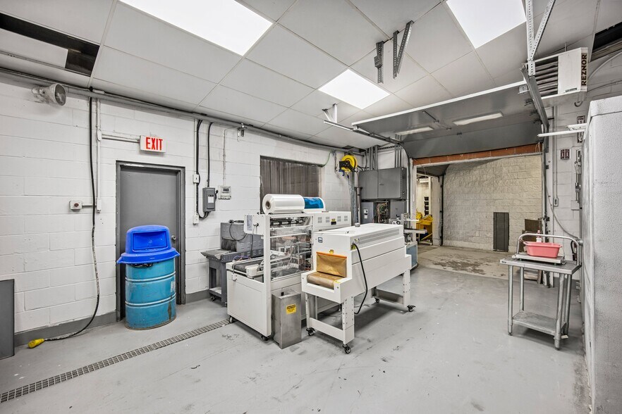 More Photos Of 381 Vineyard Ave, Highland Refrigeration Cold Storage For Sale