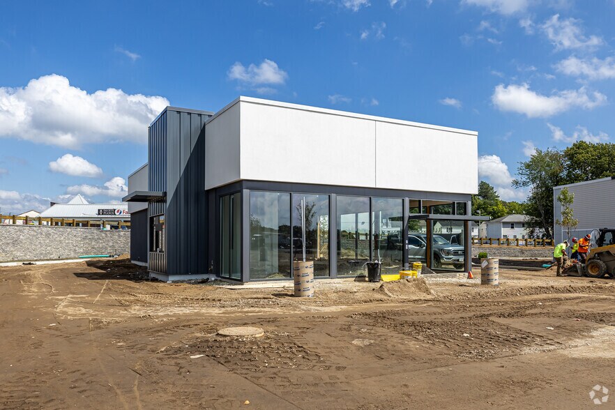 More Photos Of 1655 Boston Rd, Springfield Unknown For Lease