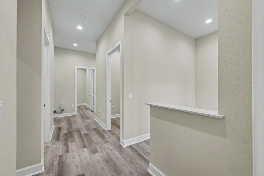 More Photos Of 625 Regal Row, Montgomery Medical For Lease