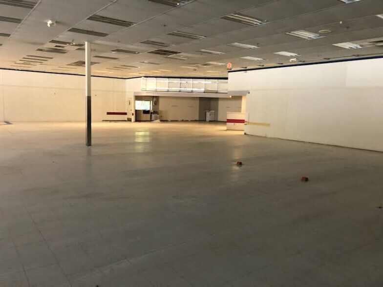 More Photos Of 2580 Winder Hwy, Dacula General Retail For Lease