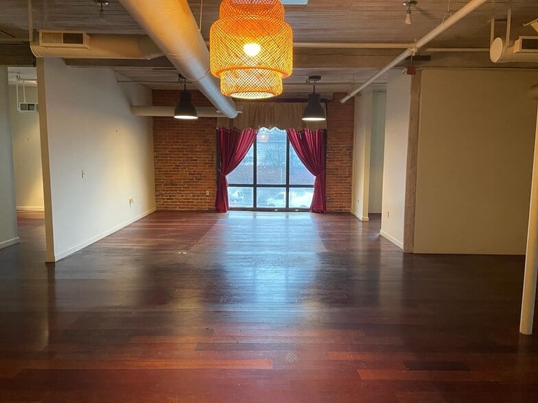 More Photos Of 65 Ashburton St, Providence Storefront Retail Office For Lease
