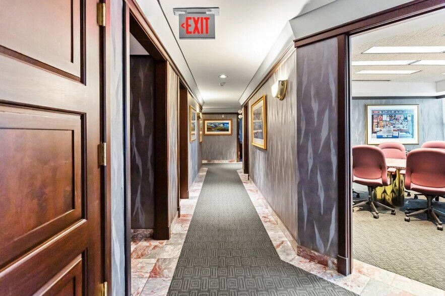 More Photos Of 2300 Westport Plaza Dr, Saint Louis Office For Sale