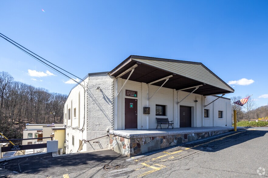 More Photos Of 1 Hollywood Ave, Ho-Ho-Kus Warehouse For Lease