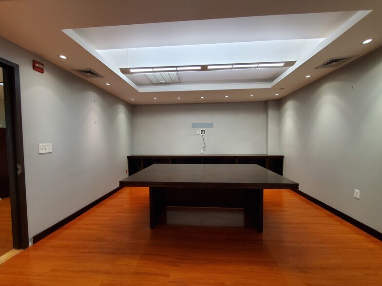 More Photos Of 30-56 Whitestone Expy, Flushing Office For Sale