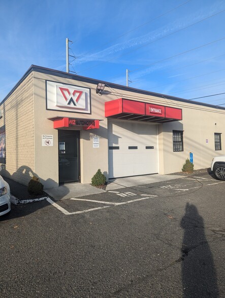 Primary Photo Of 1860 Stratford Ave, Stratford Auto Repair For Sale