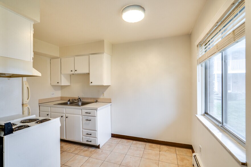More Photos Of 2615 Ellet Ave, Akron Apartments For Sale