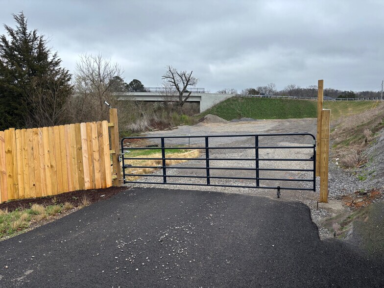 Primary Photo Of 2554 Bailey Farm Dr, Knoxville Land For Lease