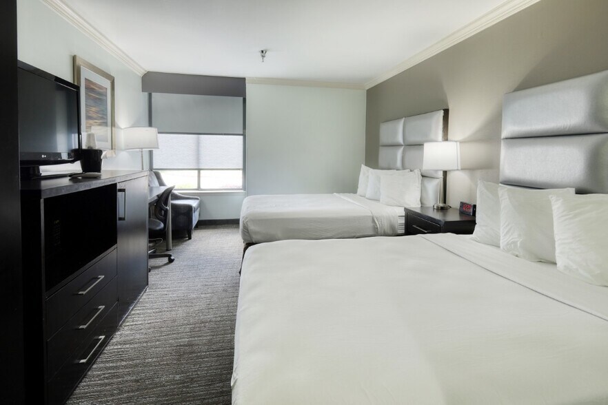 More Photos Of 889 W Bay Area Blvd, Webster Hotel For Sale