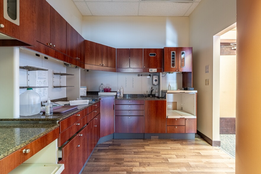 More Photos Of 644 Sheridan Rd, Winthrop Harbor Unknown For Lease