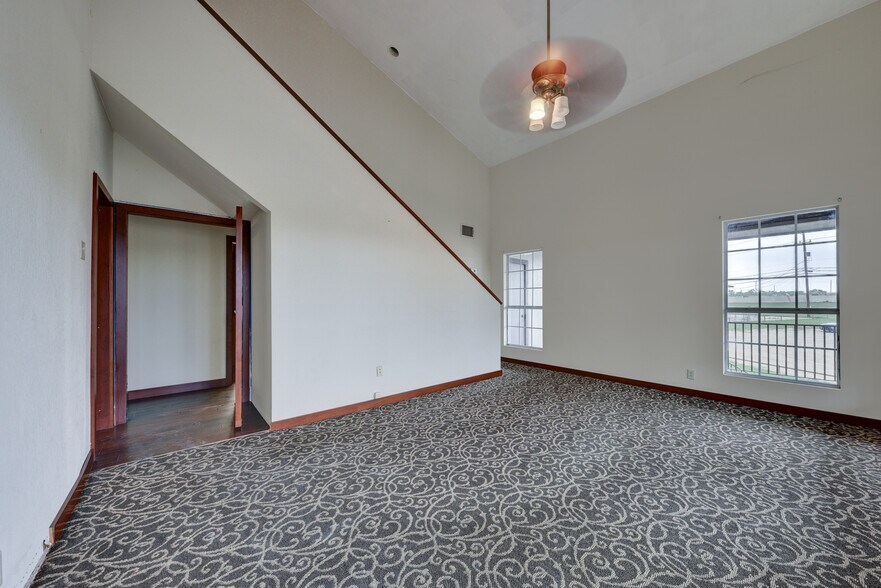 More Photos Of 5107 Monaco Cir, San Antonio Office For Sale