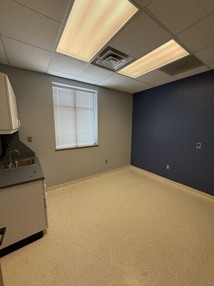 More Photos Of 305 River Dr, LaFollette Medical For Sale