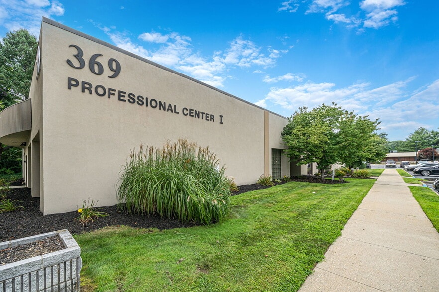More Photos Of 369 E Main St, East Islip Medical For Sale