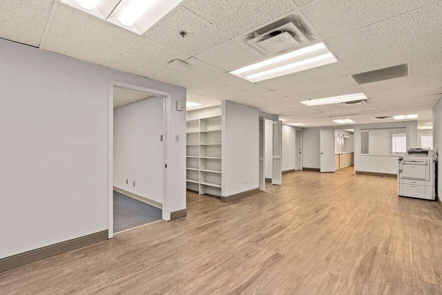 More Photos Of 800 Navarro St, San Antonio Office For Lease