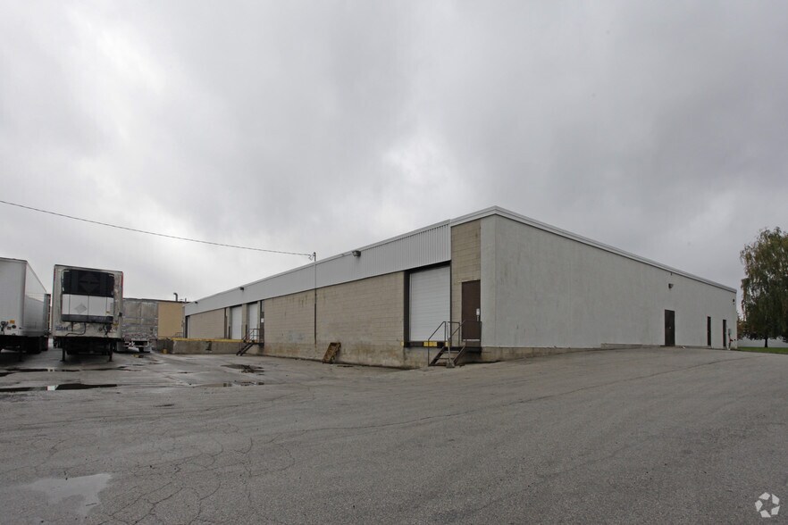 More Photos Of 2792-2806 Slough St, Mississauga Warehouse For Sale