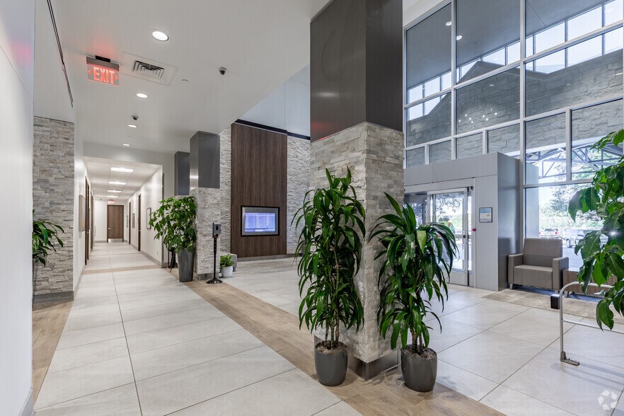 More Photos Of 540 Madison Oak Dr, San Antonio Medical For Lease