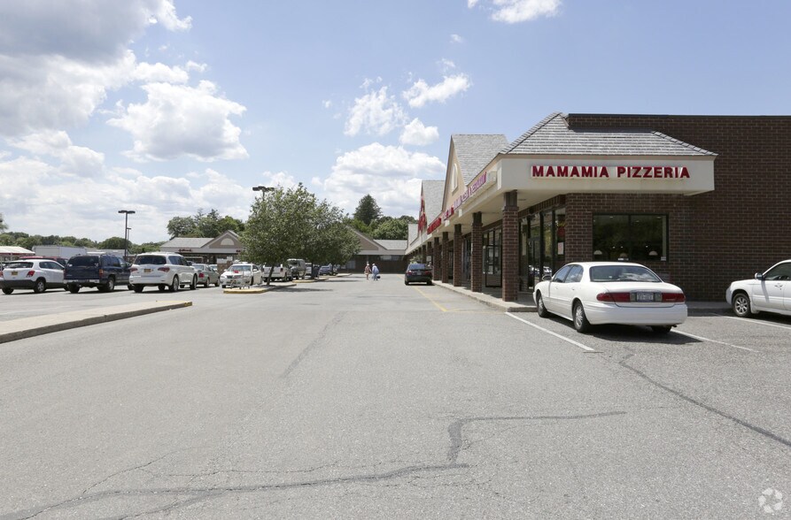 More Photos Of 395 Fort Salonga Rd, Northport Freestanding For Lease