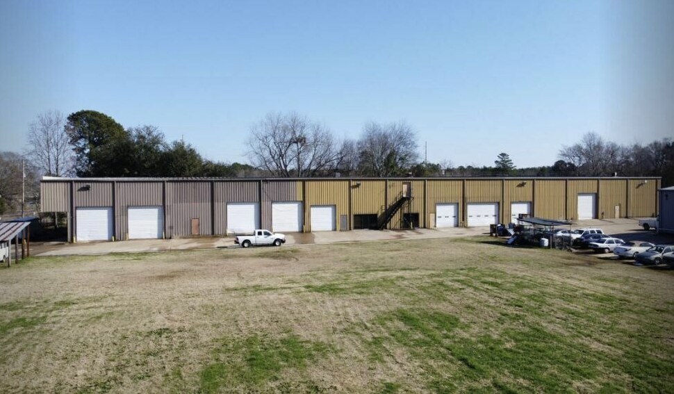 More Photos Of 2723 Standard Oil Rd, Shreveport Warehouse For Lease