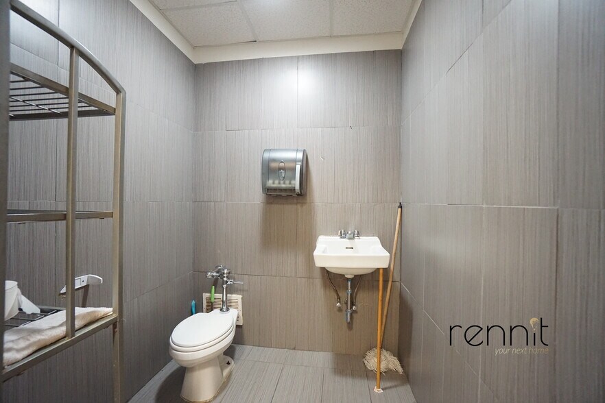 More Photos Of 400 Liberty Ave, Brooklyn Warehouse For Lease