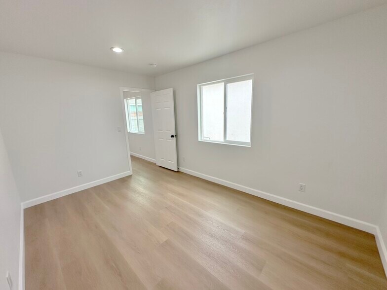 More Photos Of 10720 Charnock Rd, Los Angeles Multifamily For Sale