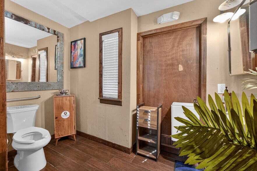 More Photos Of 314 Flagler Ave, New Smyrna Beach Storefront For Sale