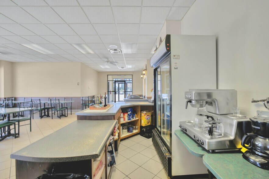 More Photos Of 1727 Division Rd N, Kingsville Restaurant For Sale