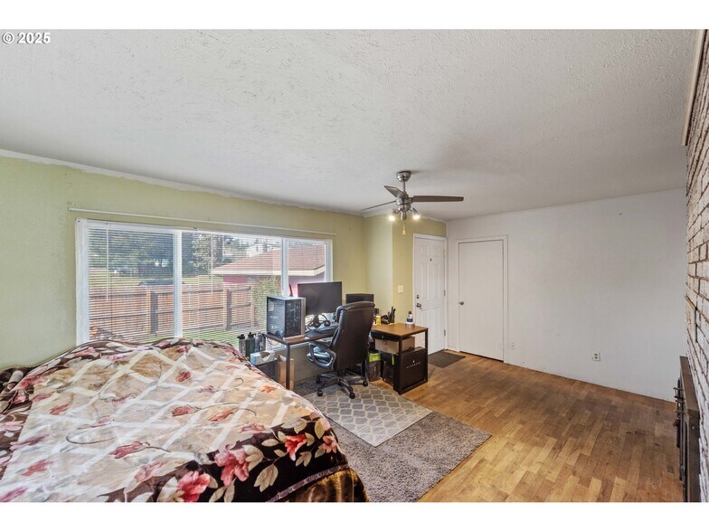 More Photos Of 2235 Broadway Ave, North Bend General Retail For Sale