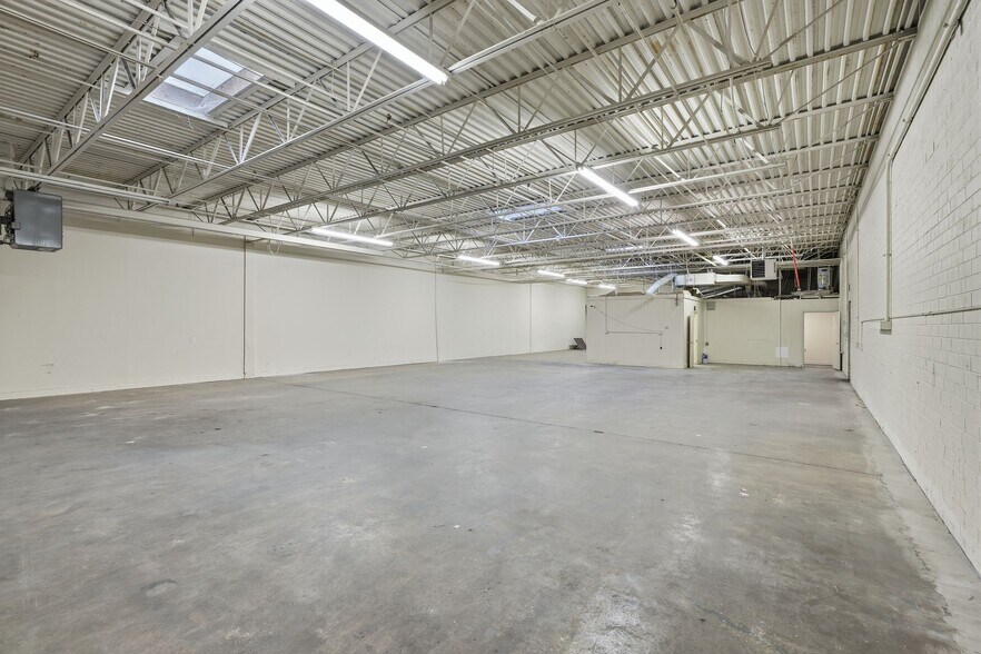 More Photos Of 1207 Textile Pl, High Point Warehouse For Lease