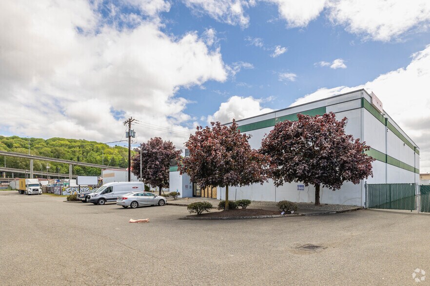 More Photos Of 3701 7th Ave S, Seattle Warehouse For Lease