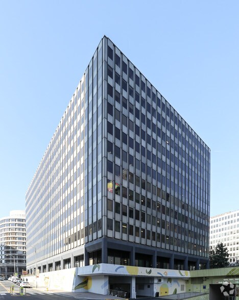 More Photos Of 1901 S Bell St, Arlington Office For Lease
