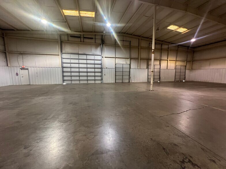 More Photos Of 1815 Baker Rd, High Point Warehouse For Lease