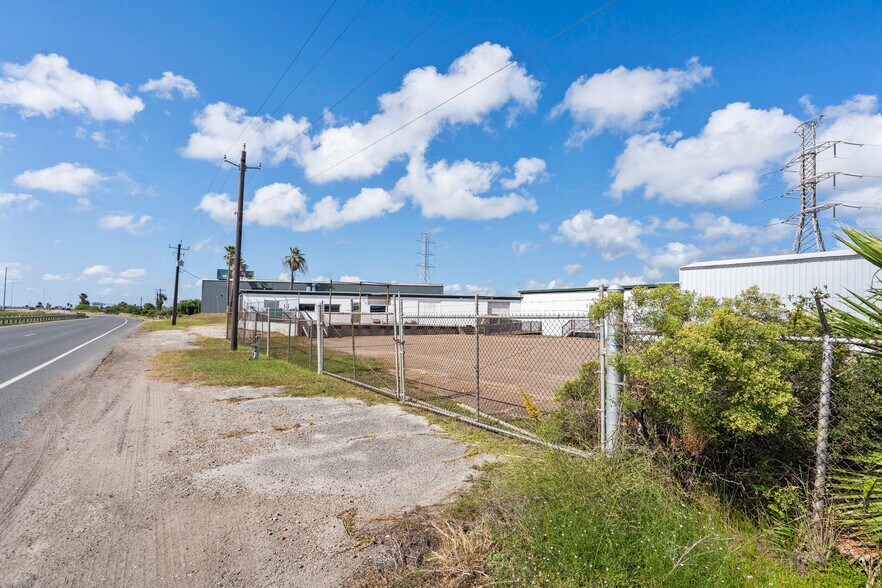 More Photos Of 8602 Broadway St, Galveston Warehouse For Sale