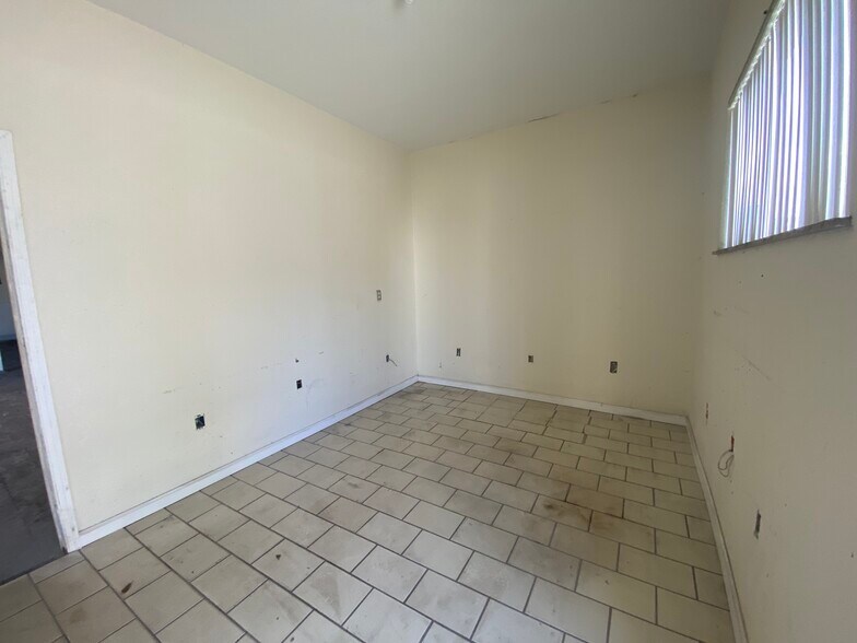 More Photos Of 2126 Collins Ct, Hollywood Refrigeration Cold Storage For Lease