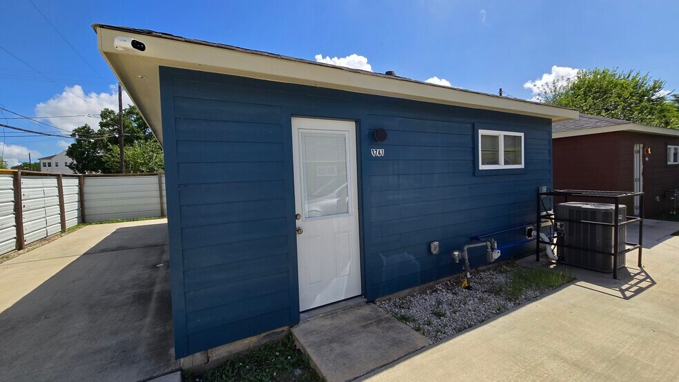 More Photos Of , Houston Multifamily For Sale
