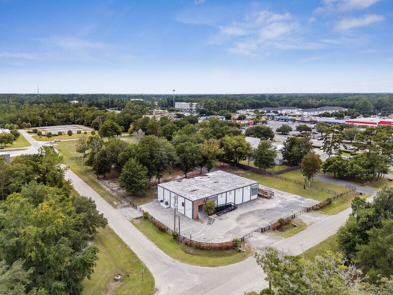 More Photos Of 30 Barber Rd, Macclenny Showroom For Sale