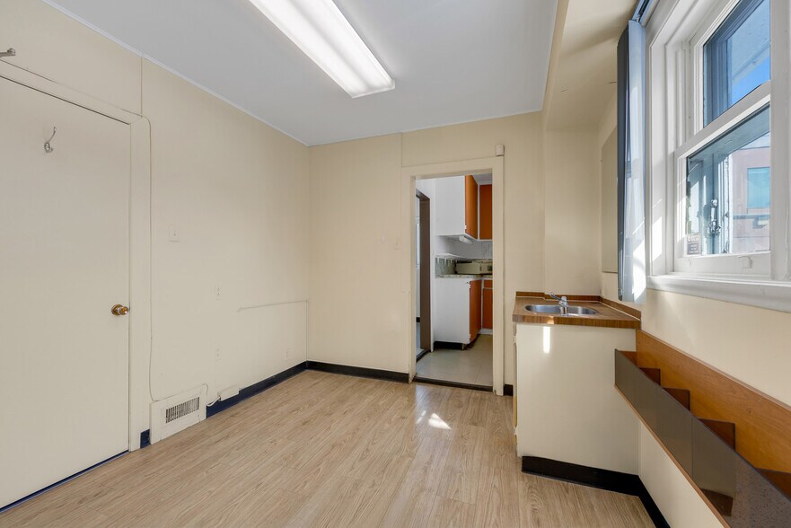 More Photos Of 5870 Rue Sherbrooke E, Montréal Office For Lease