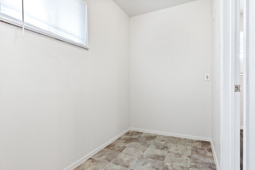 More Photos Of 215 Jasanda Way, Mesquite Specialty For Sale