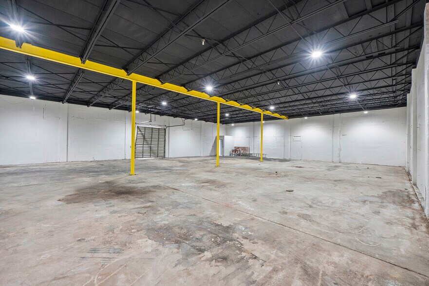 More Photos Of 553 17th St, West Palm Beach Warehouse For Lease