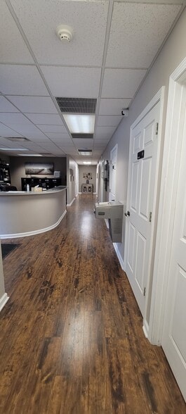 More Photos Of 4882 English Towne Dr, Memphis Warehouse For Lease