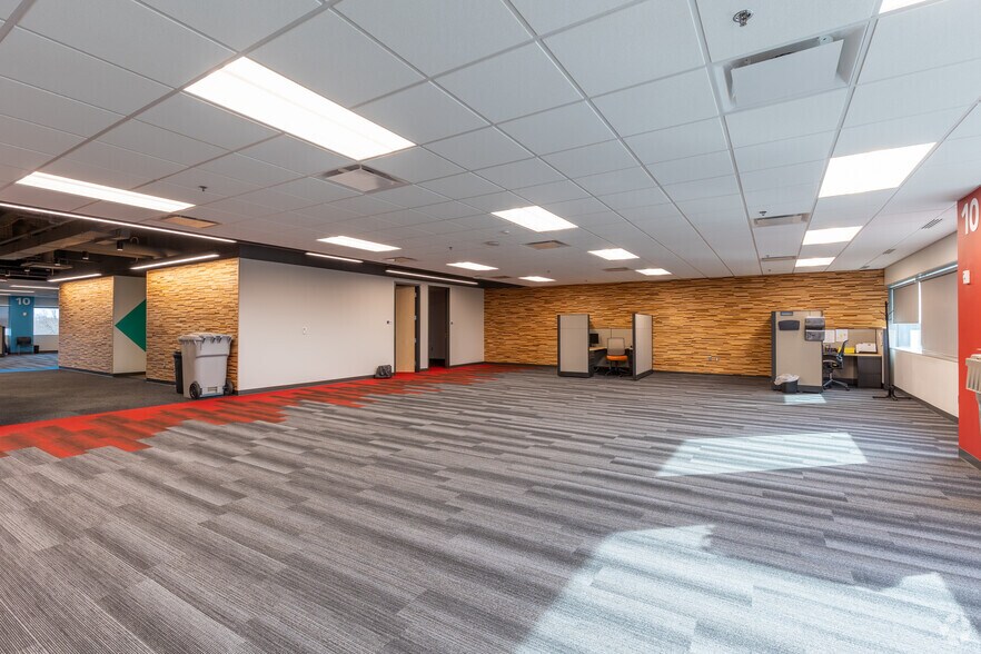More Photos Of 25300-25330 Telegraph Rd, Southfield Office For Sale
