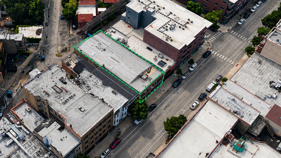More Photos Of 2440 N Lincoln Ave, Chicago General Retail For Sale