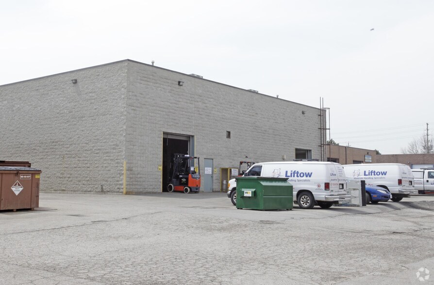 More Photos Of 7 Rainham Crt, Brampton Warehouse For Lease